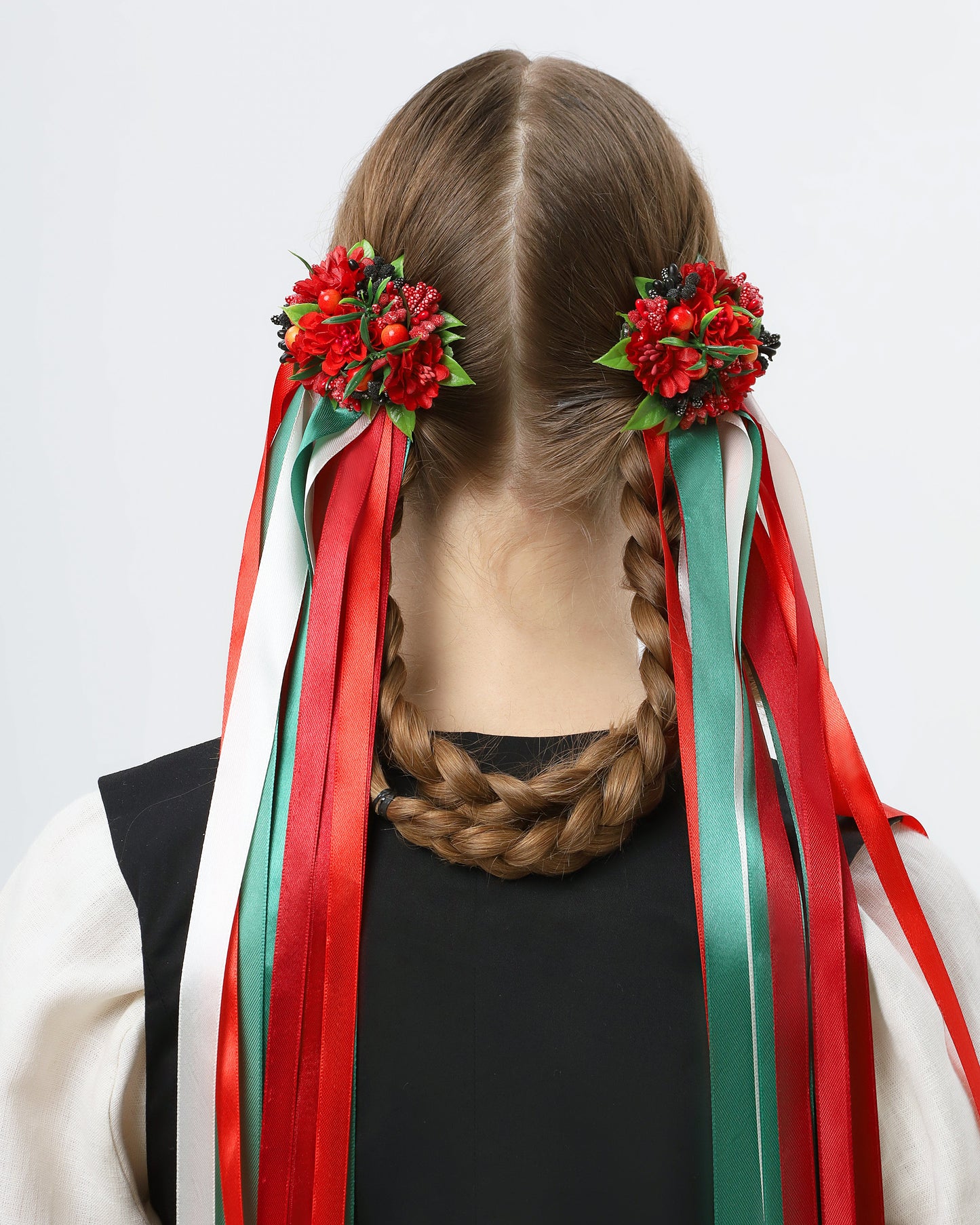 Прикраса "Дівча" - {МАЛЬВИ}