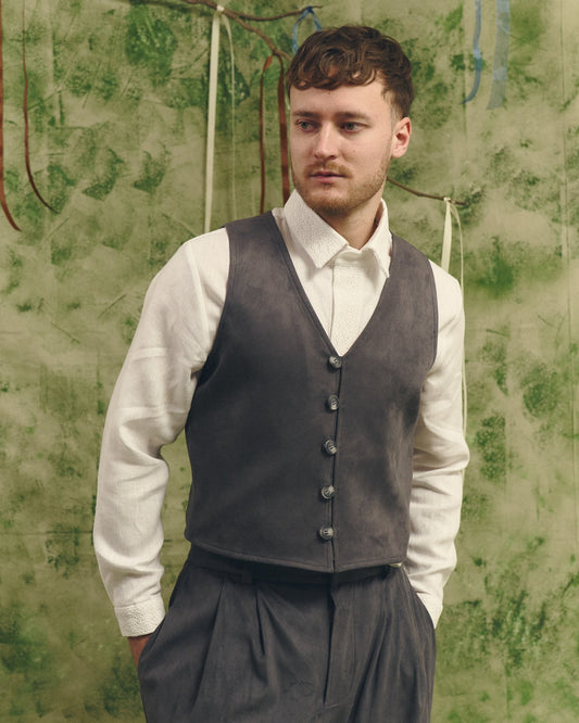 Чоловічий замшевий жилет