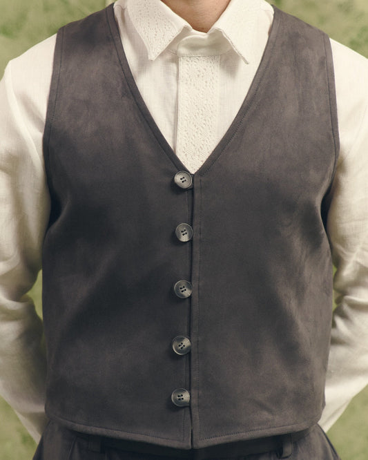 Чоловічий замшевий жилет