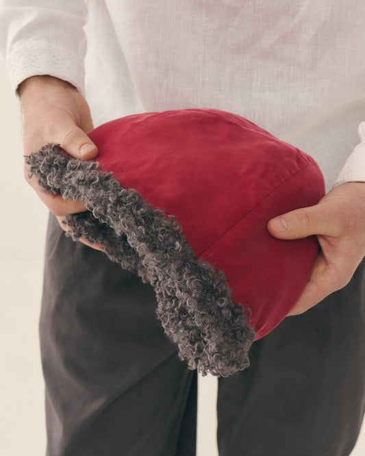 Традиційна шапка "Кучма" сіра з червоною шовковою підкладкою - {МАЛЬВИ}