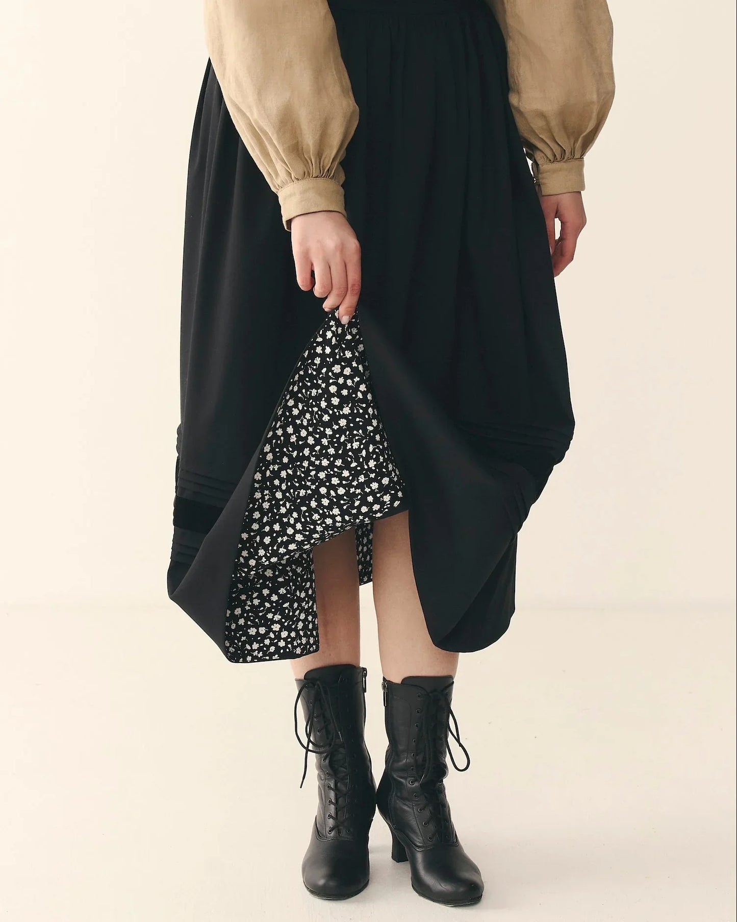 Спідниця з підбоєм чорна