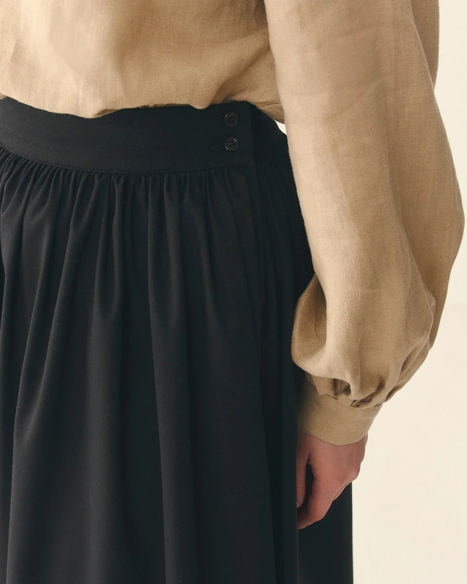 Спідниця чорна з італійської костюмки - {МАЛЬВИ}