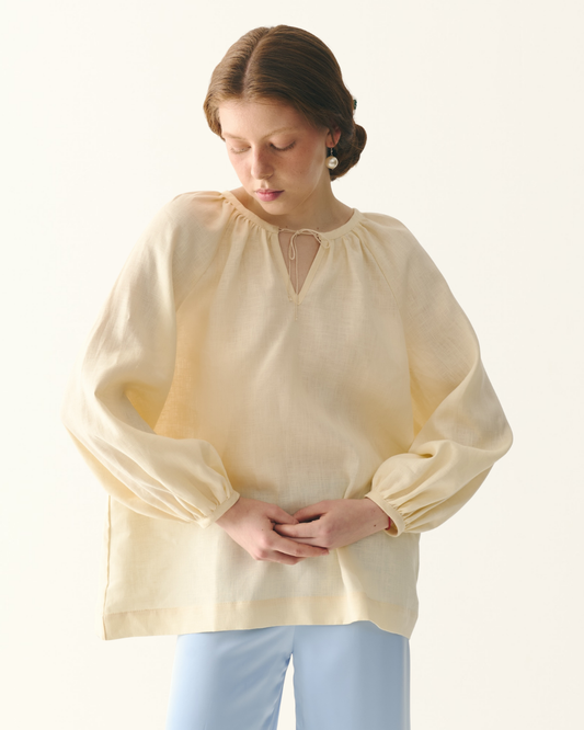 Однотонна молочна сорочка з льону "Буденка"