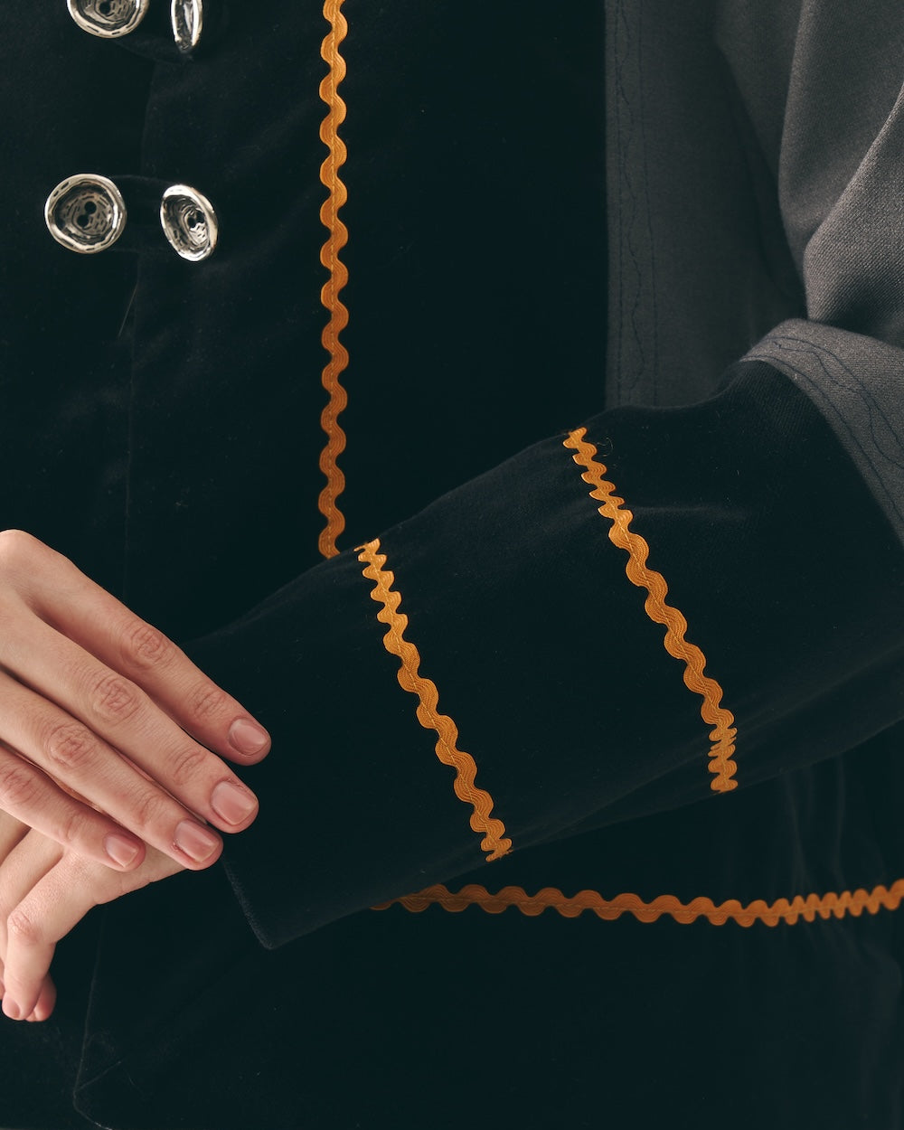 Помаранчеві хвилі на оксамиті - {МАЛЬВИ}