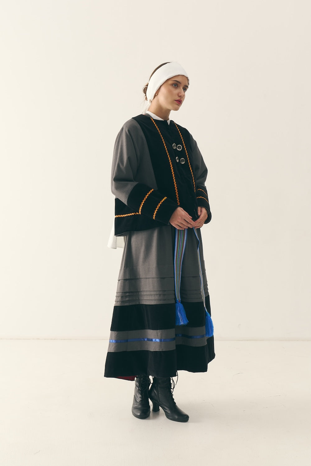 Стрій та комплекти українського одягу - {МАЛЬВИ}