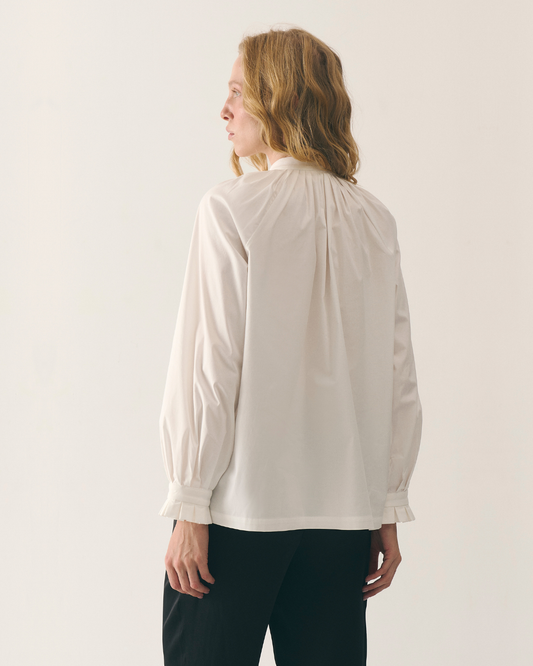 Однотонна сорочка в етно стилі