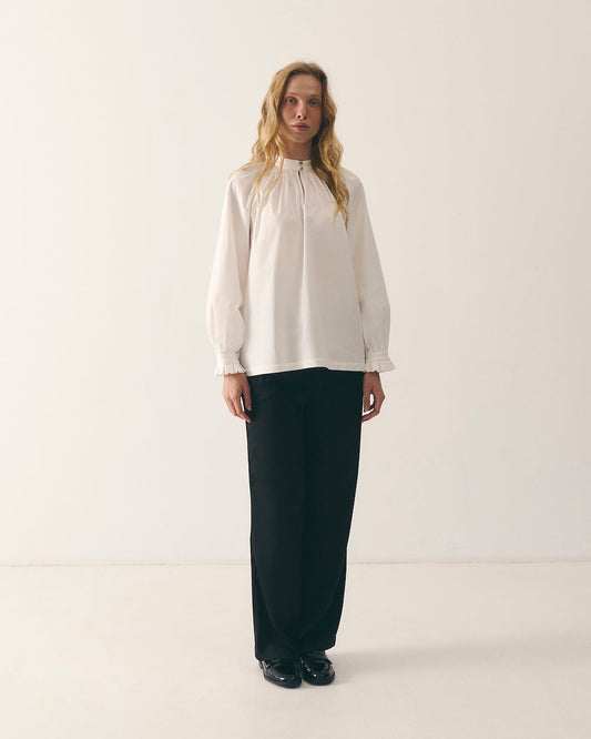 Класична жіноча сорочка