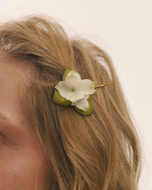 прикраса з квітами як живі