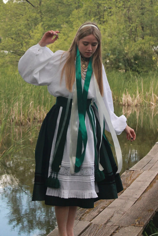 Комплект з крайкою та лляним фартухом