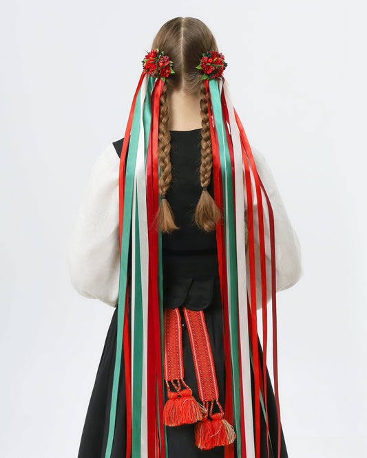 Прикраса "Дівча" - {МАЛЬВИ}