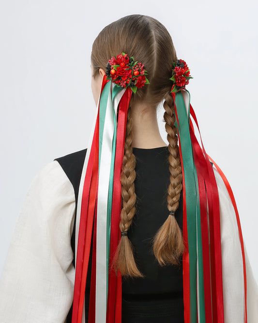 Прикраса "Дівча" - {МАЛЬВИ}