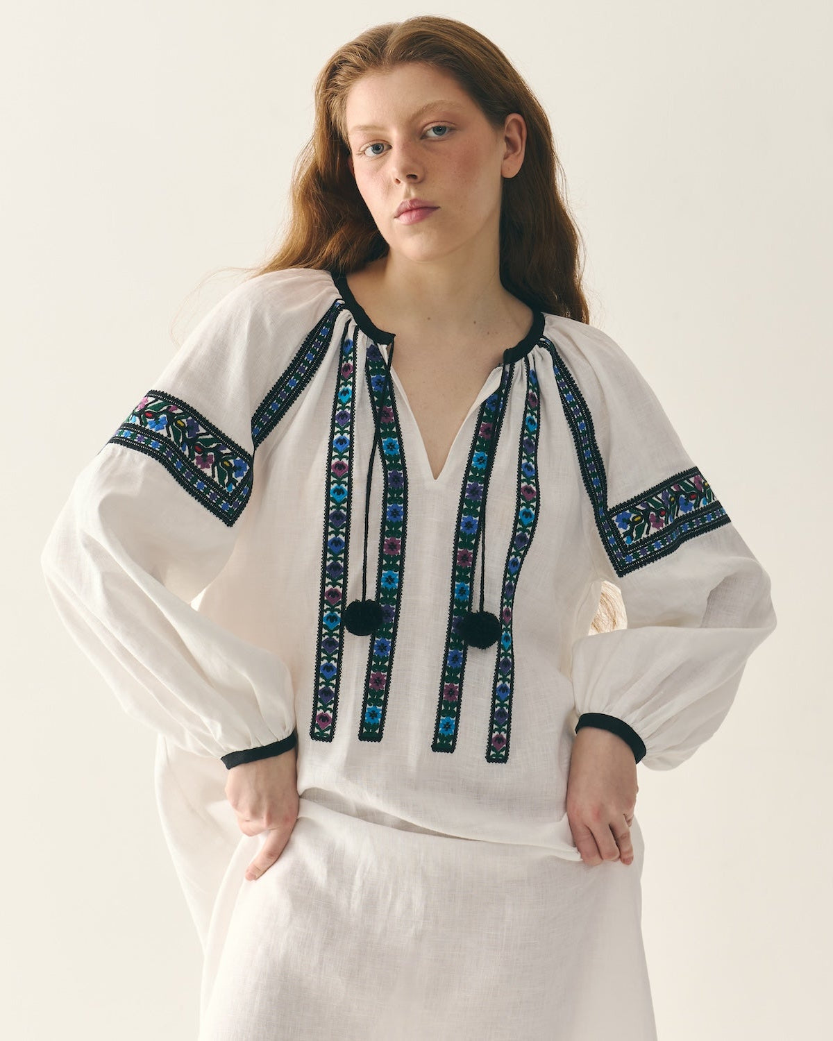 Довга вишита сорочка "Борщівська" з балабонами