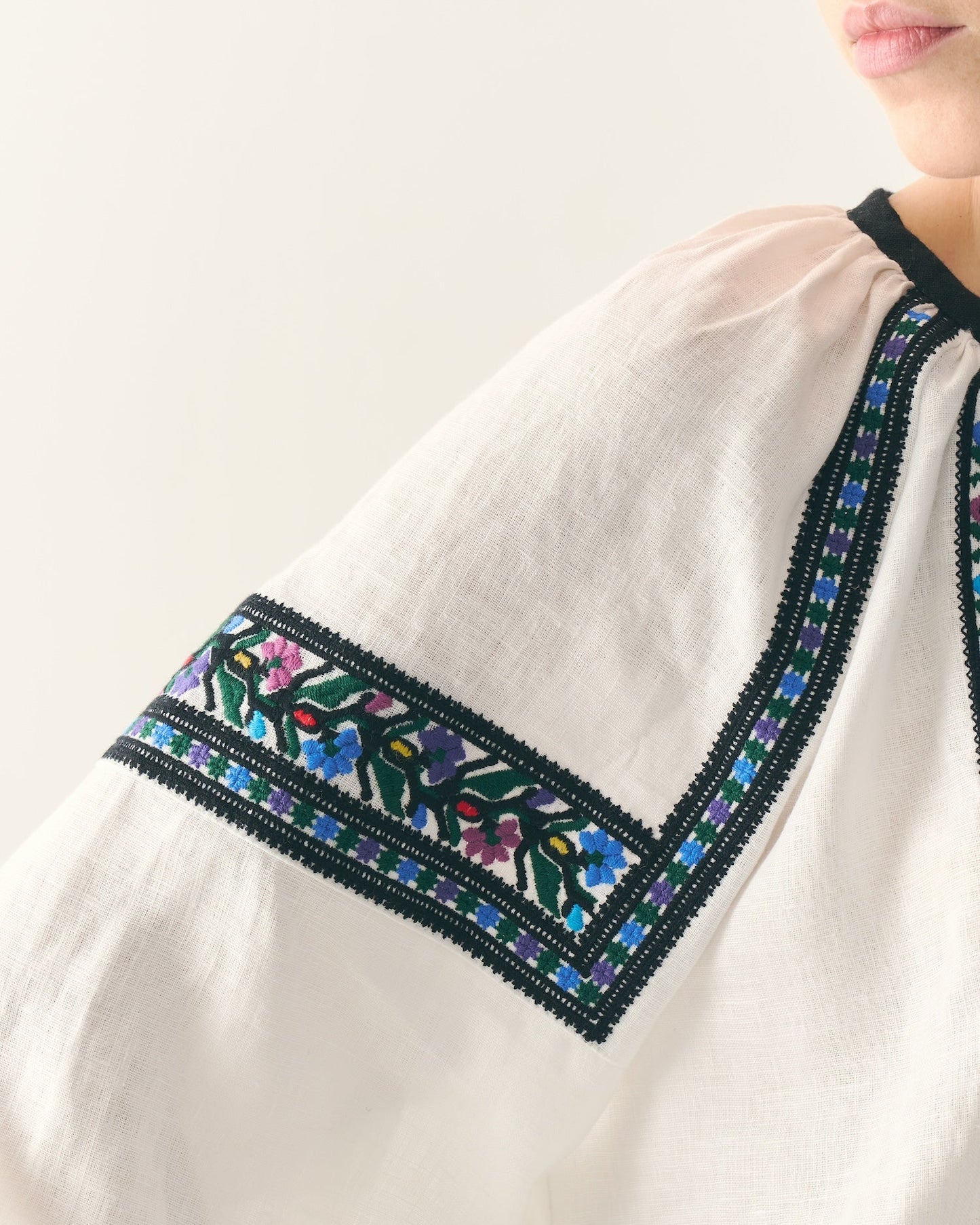 Вишита сорочка "Борщівська" з балабонами
