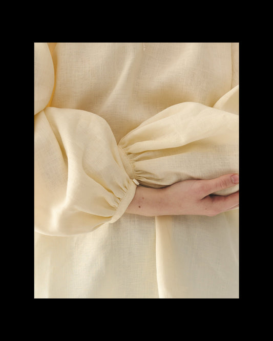 Однотонна молочна сорочка з льону "Буденка"